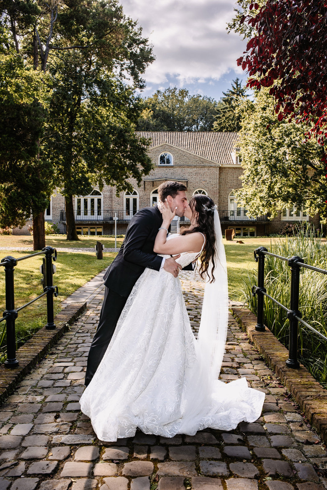 Wedding of Jennifer and Willem at Château De Raay in Baarlo, Netherlands — photograph 22
