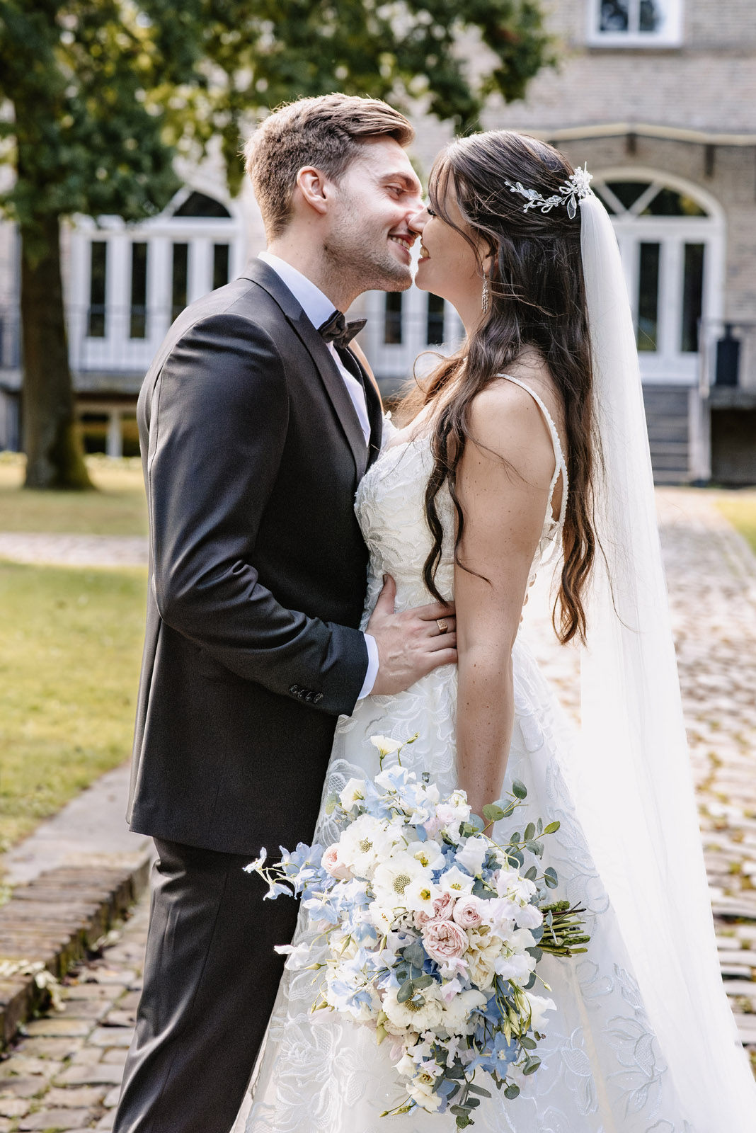 Wedding of Jennifer and Willem at Château De Raay in Baarlo, Netherlands — photograph 23