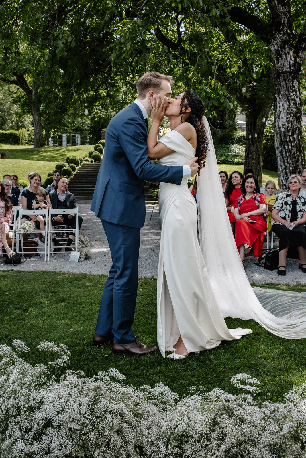 Wedding of Elisa and Dominik by the Rhine in Diessenhofen, Switzerland — photograph 34