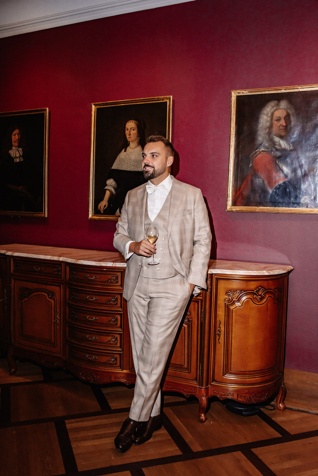 Wedding of Leonie and Robin at Schloss Hünigen, Switzerland — photograph 32