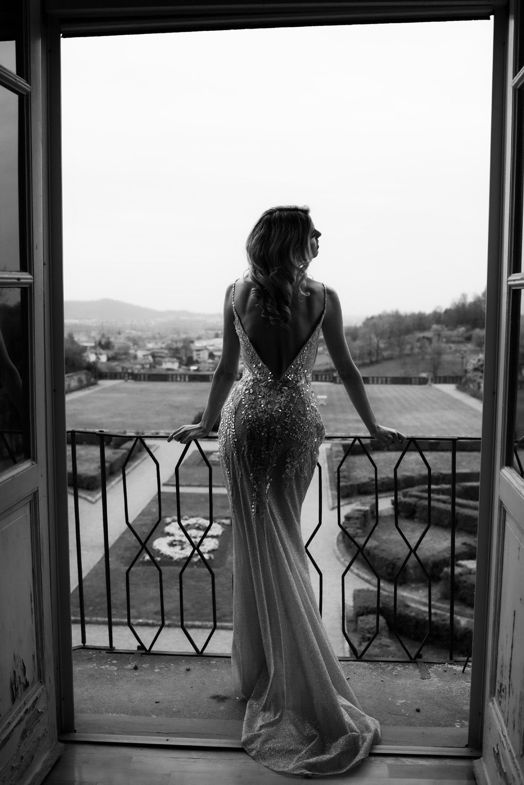 Black-and-white wedding of Nicole and Flavio at Villa Malliana near Lake Como — photograph 2
