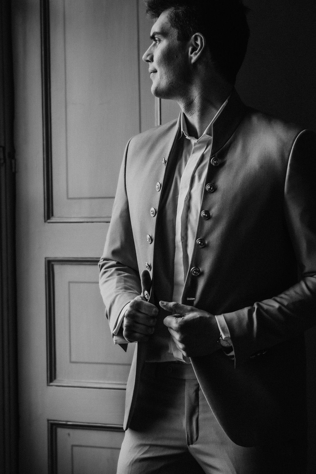 Black-and-white wedding of Nicole and Flavio at Villa Malliana near Lake Como — photograph 7