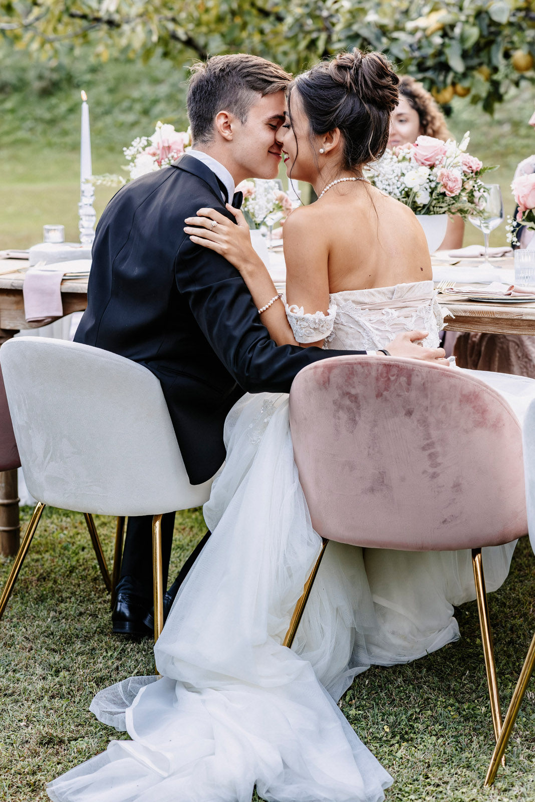Intimate wedding of Valentina and Jordi in a lemon garden near Lake Garda — photograph 7