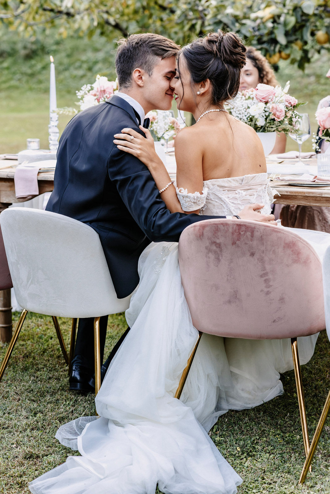Intimate wedding of Valentina and Jordi in a lemon garden near Lake Garda — photograph 13