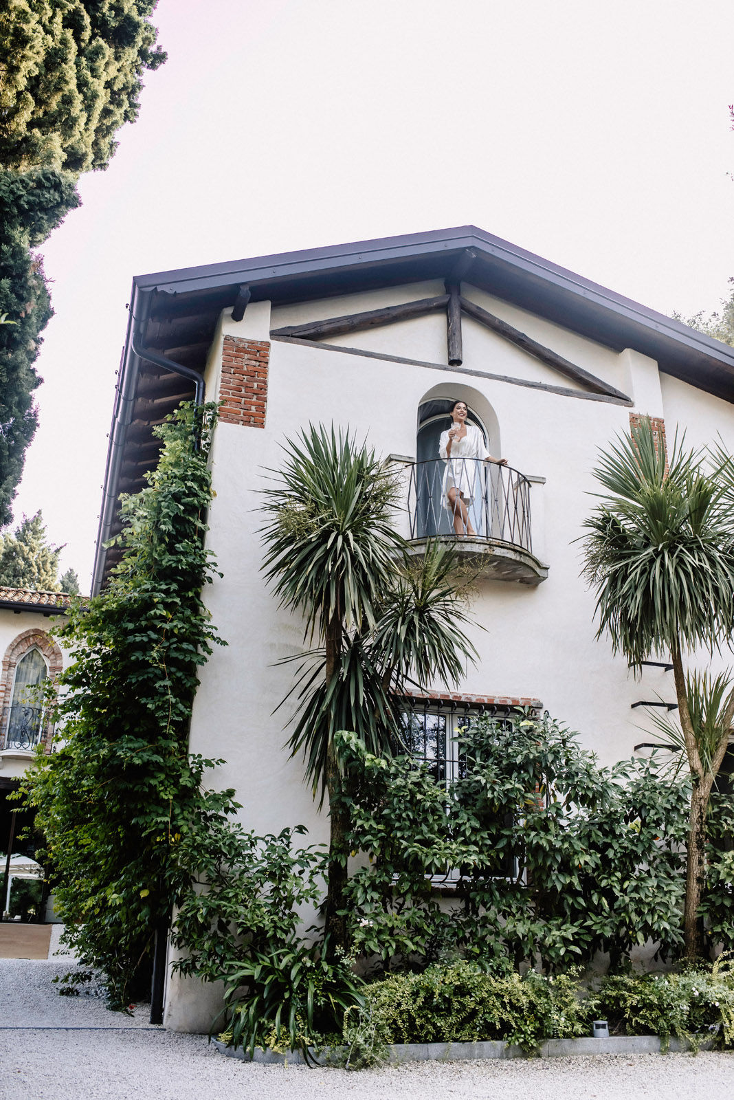 Intimate wedding of Valentina and Jordi in a lemon garden near Lake Garda — photograph 16