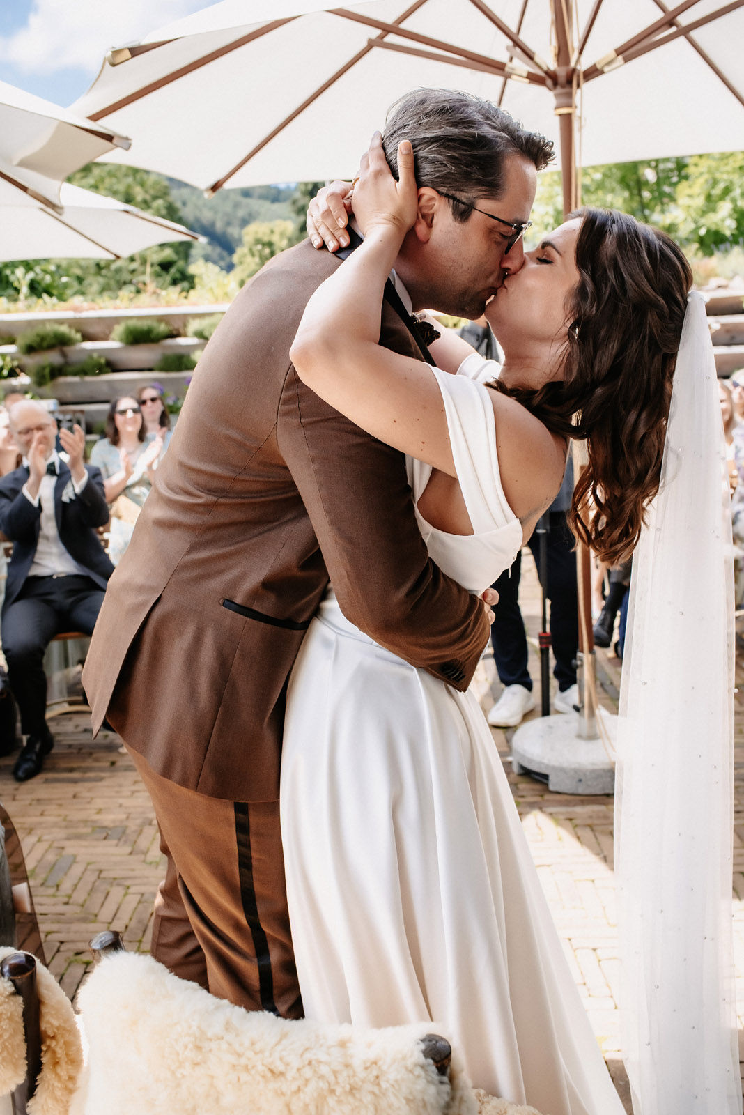 Vineyard wedding at the Mosel in warm evening light — photograph 7