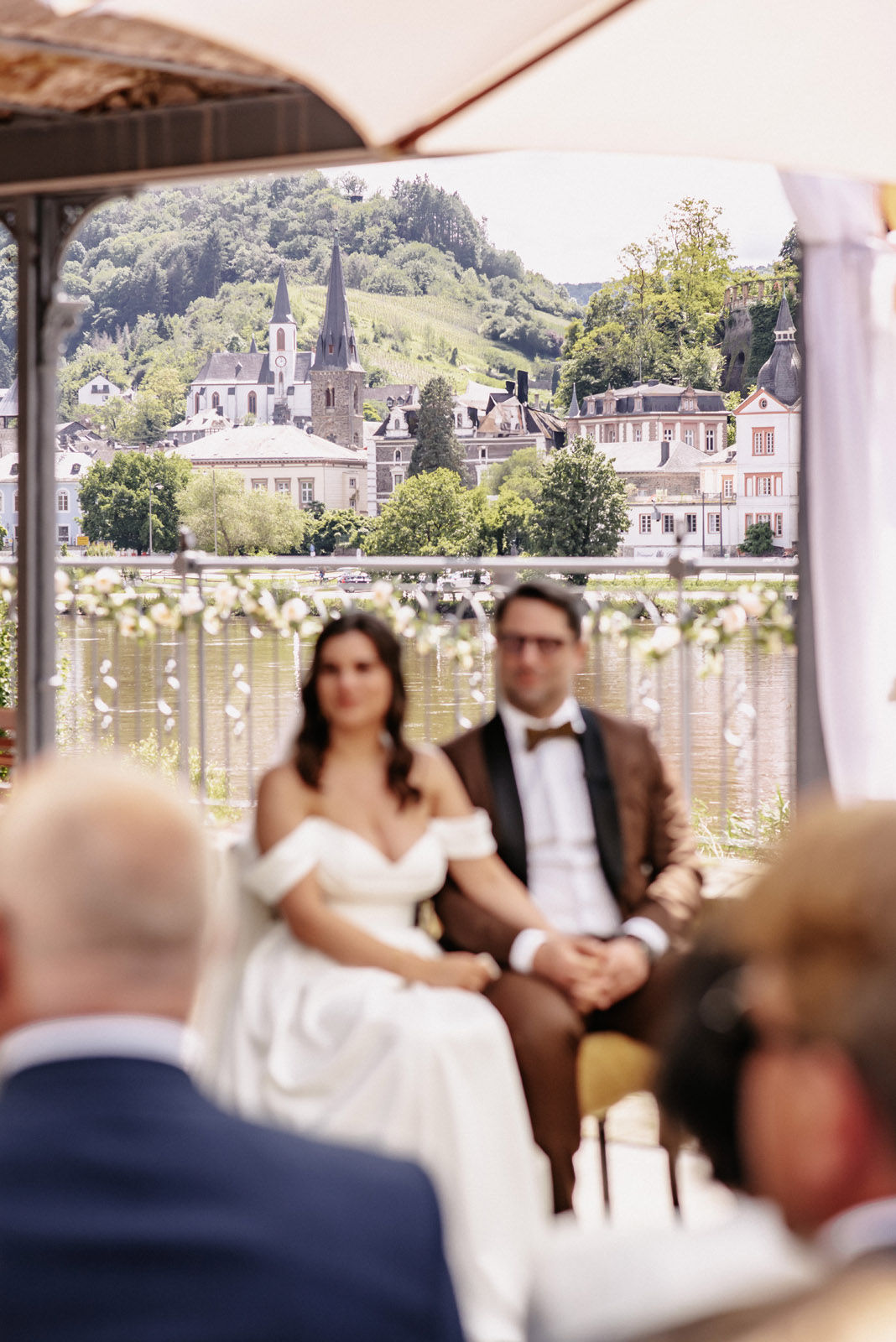 Vineyard wedding at the Mosel in warm evening light — photograph 9