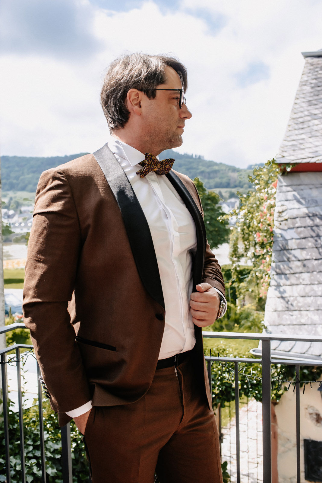 Vineyard wedding at the Mosel in warm evening light — photograph 11
