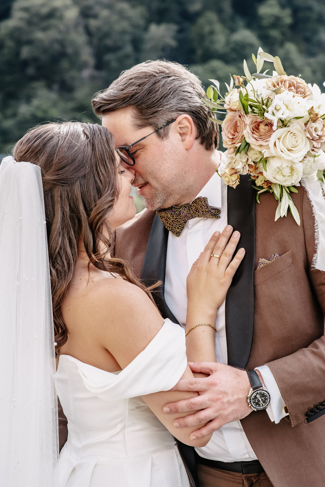 Vineyard wedding at the Mosel in warm evening light — photograph 18