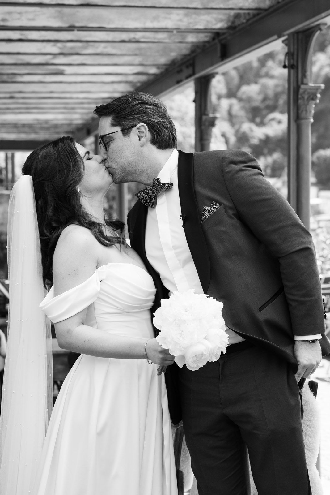 Vineyard wedding at the Mosel in warm evening light — photograph 44