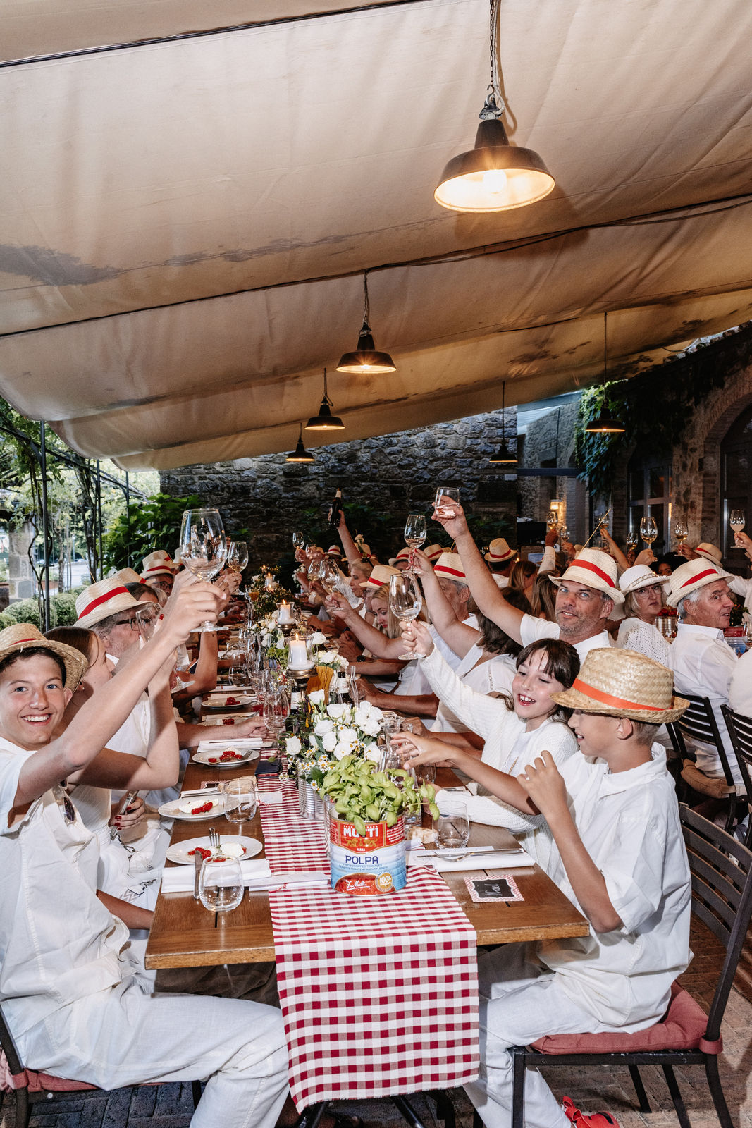 Three-day destination wedding of Fanni and Valentin in Tuscany, Italy — photograph 17
