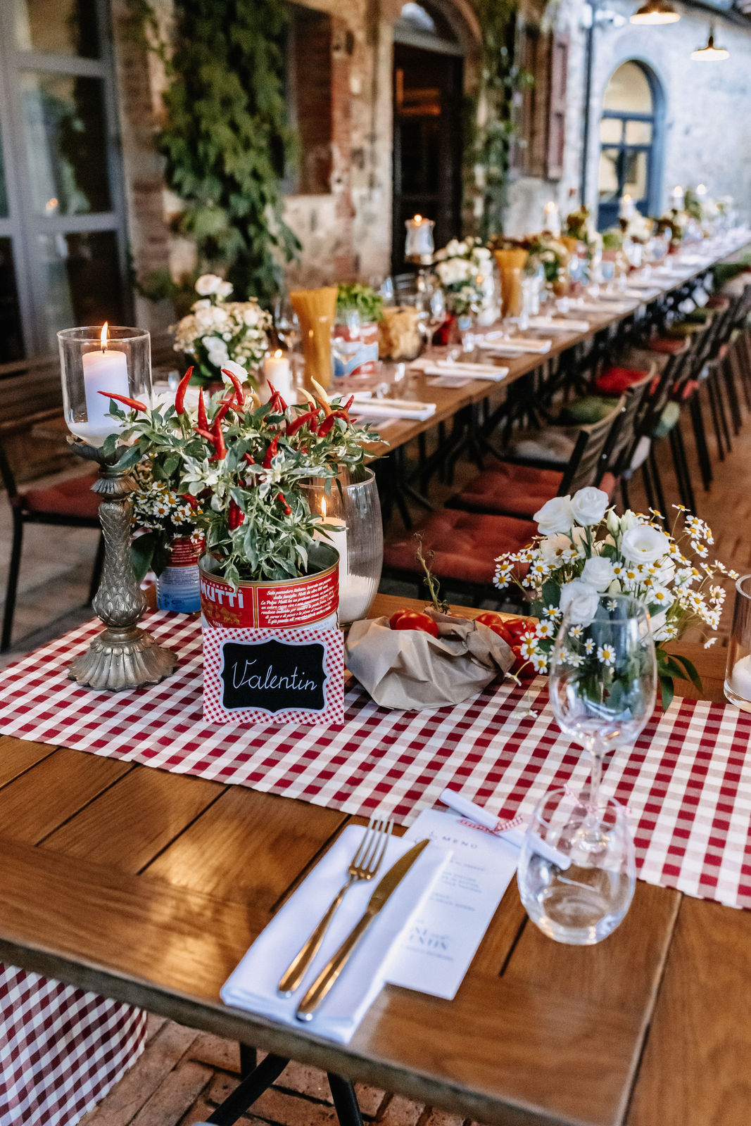 Three-day destination wedding of Fanni and Valentin in Tuscany, Italy — photograph 23