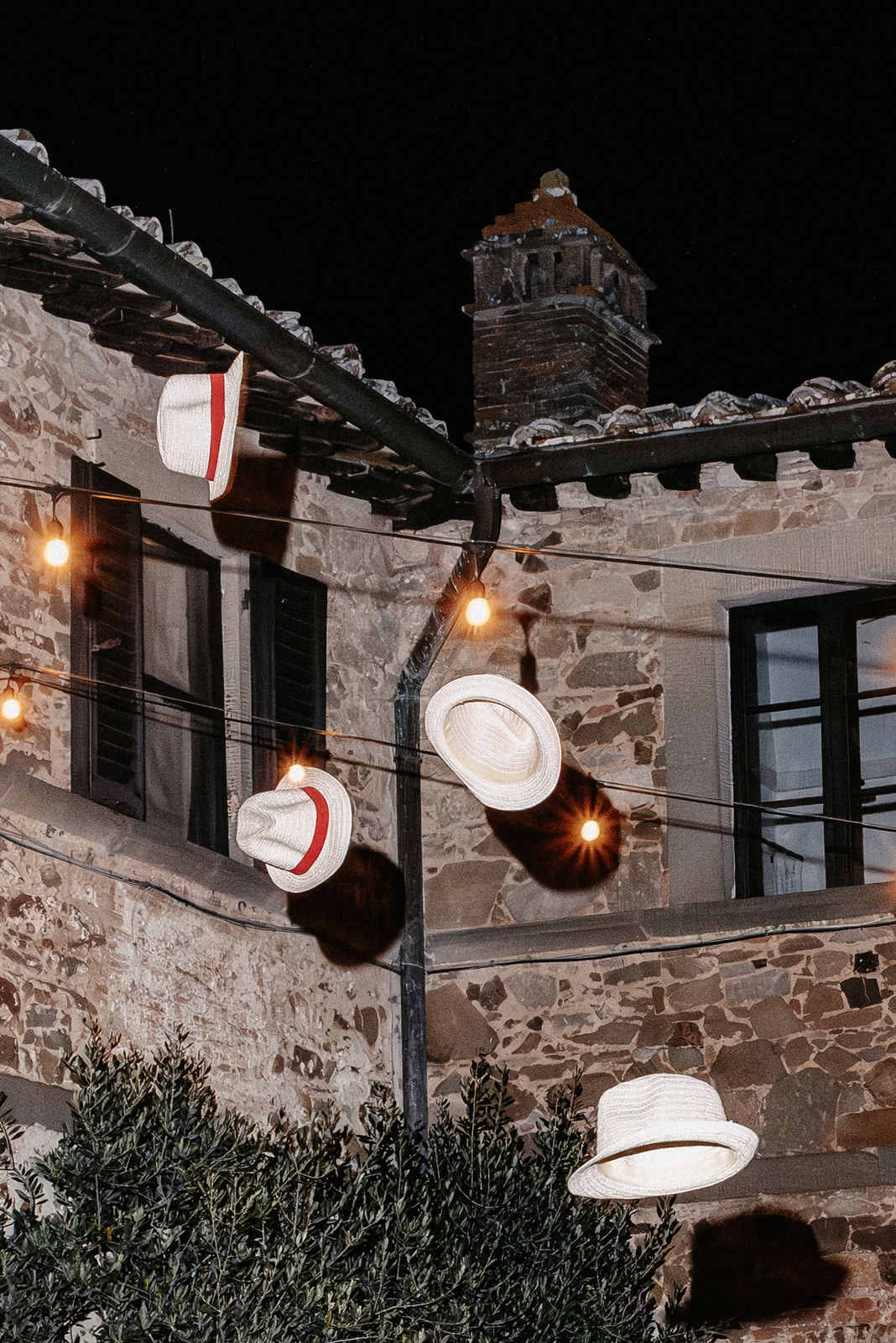 Three-day destination wedding of Fanni and Valentin in Tuscany, Italy — photograph 27