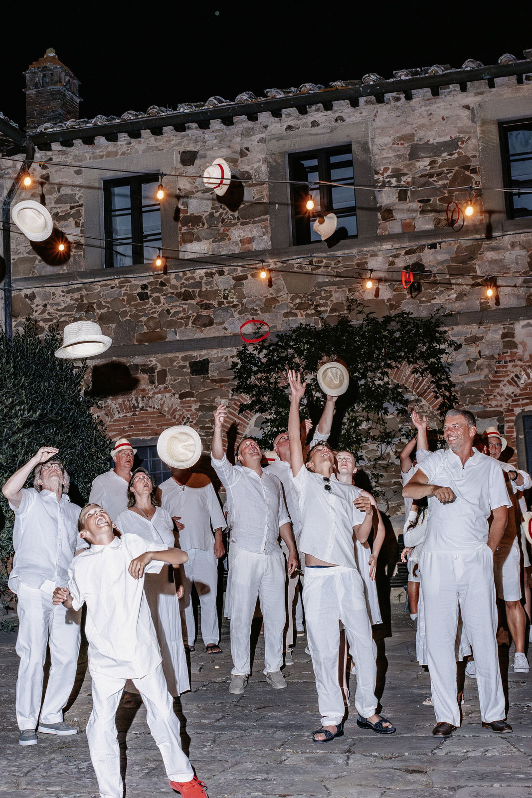 Three-day destination wedding of Fanni and Valentin in Tuscany, Italy — photograph 28