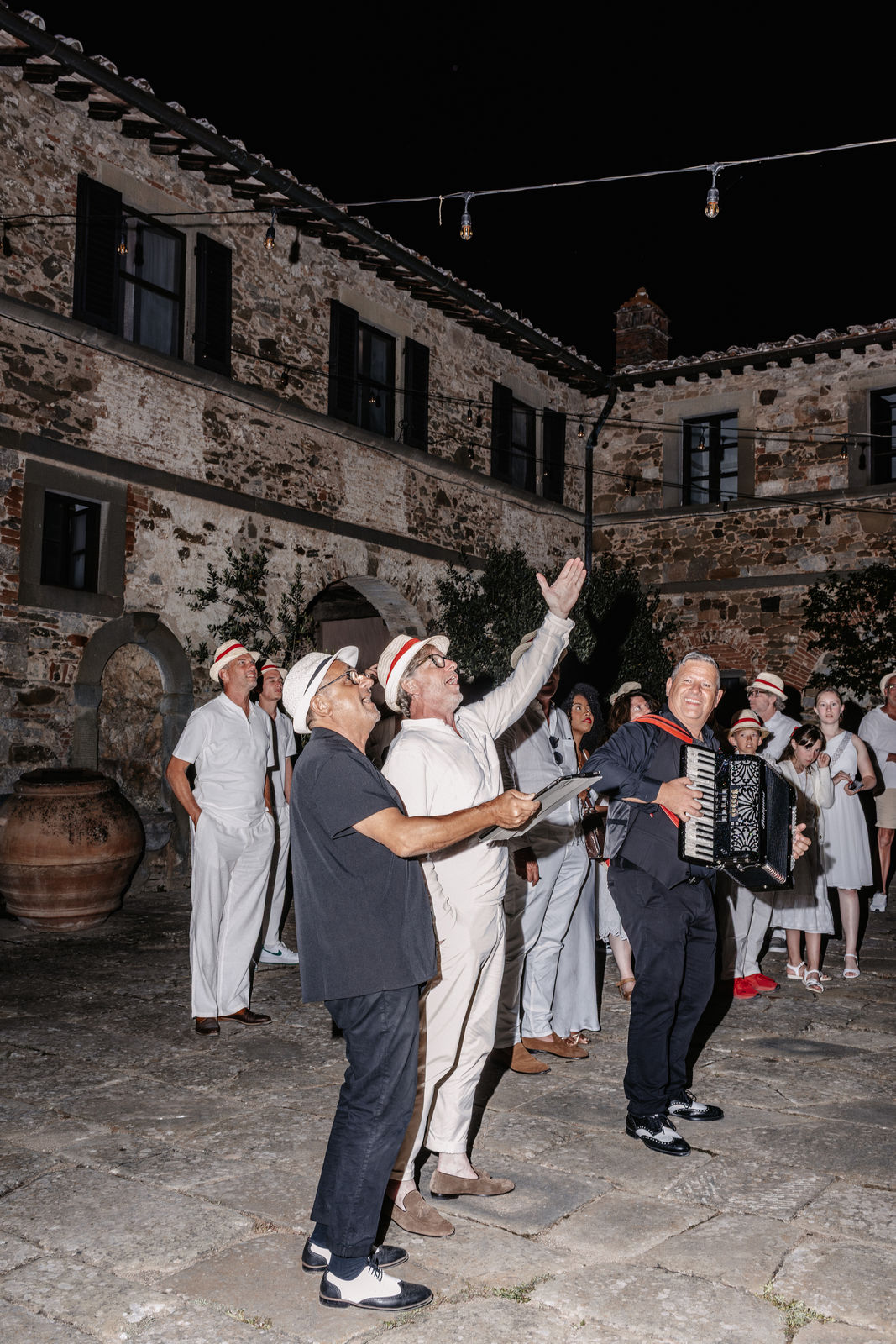 Three-day destination wedding of Fanni and Valentin in Tuscany, Italy — photograph 29