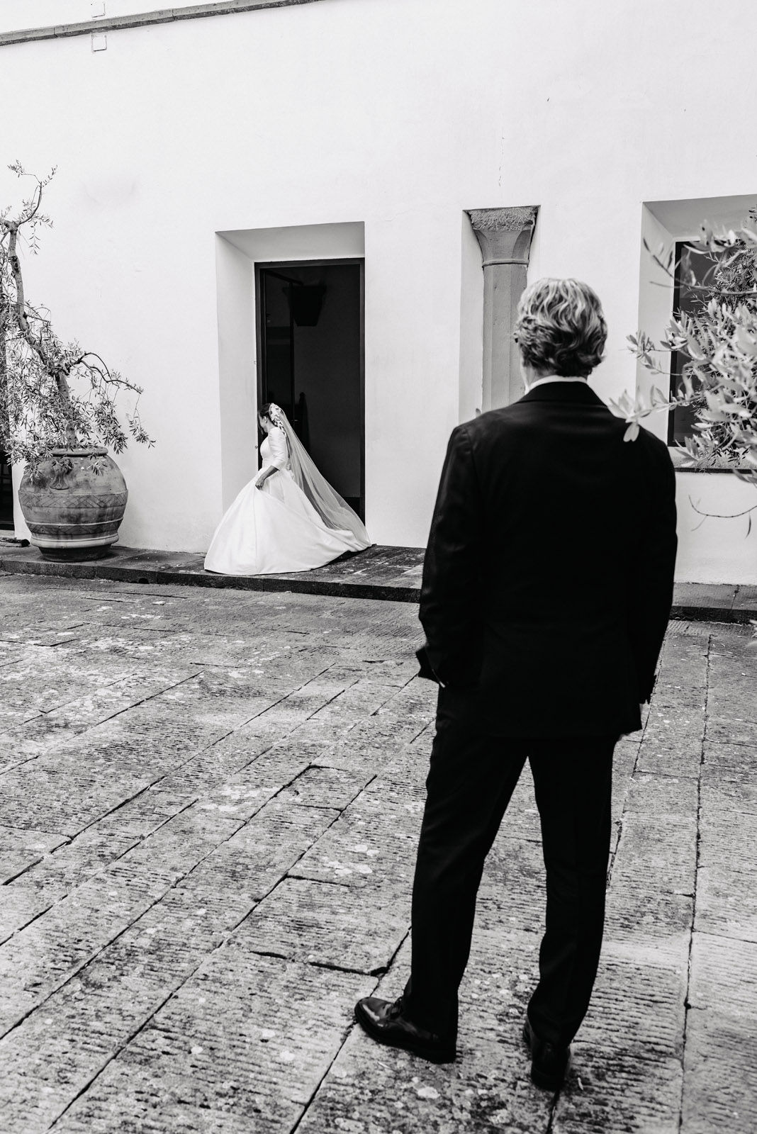 Three-day destination wedding of Fanni and Valentin in Tuscany, Italy — photograph 44