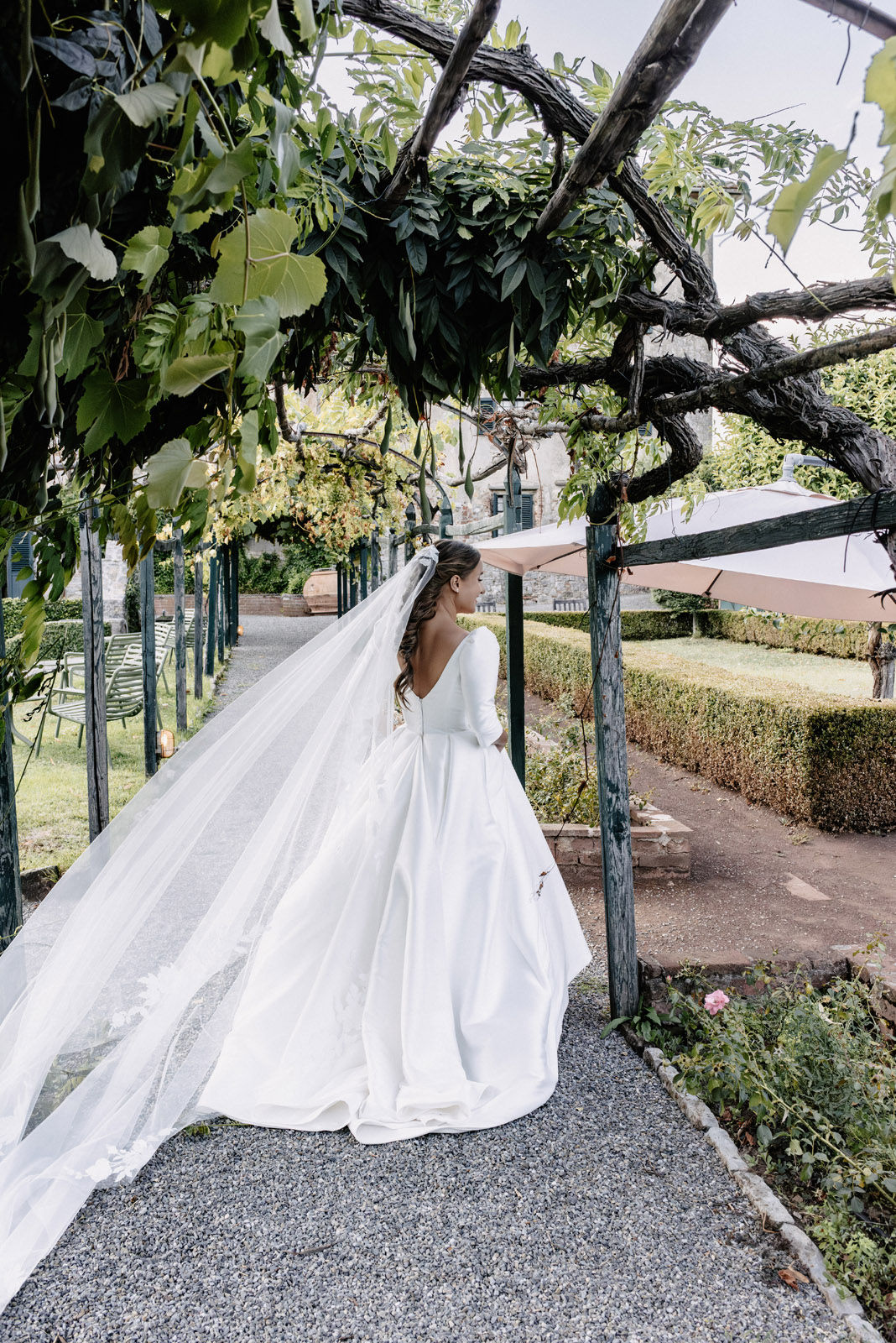 Three-day destination wedding of Fanni and Valentin in Tuscany, Italy — photograph 61
