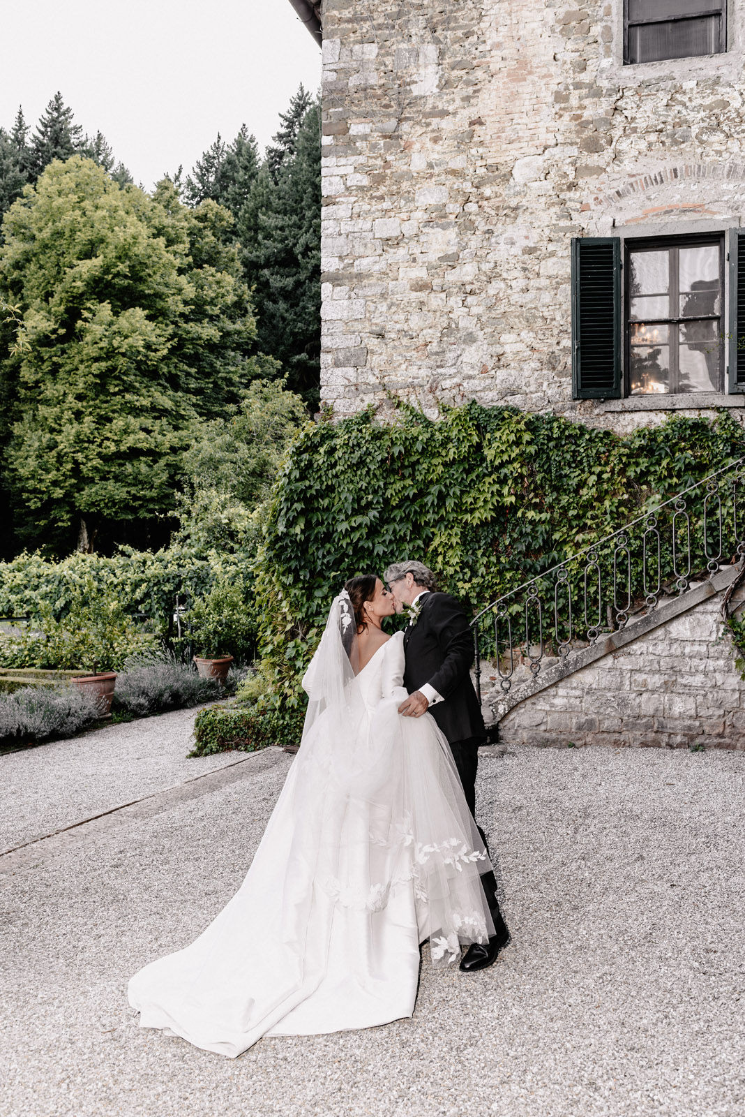 Three-day destination wedding of Fanni and Valentin in Tuscany, Italy — photograph 62