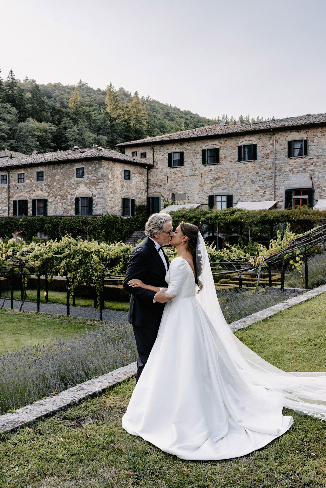 Three-day destination wedding of Fanni and Valentin in Tuscany, Italy — photograph 64