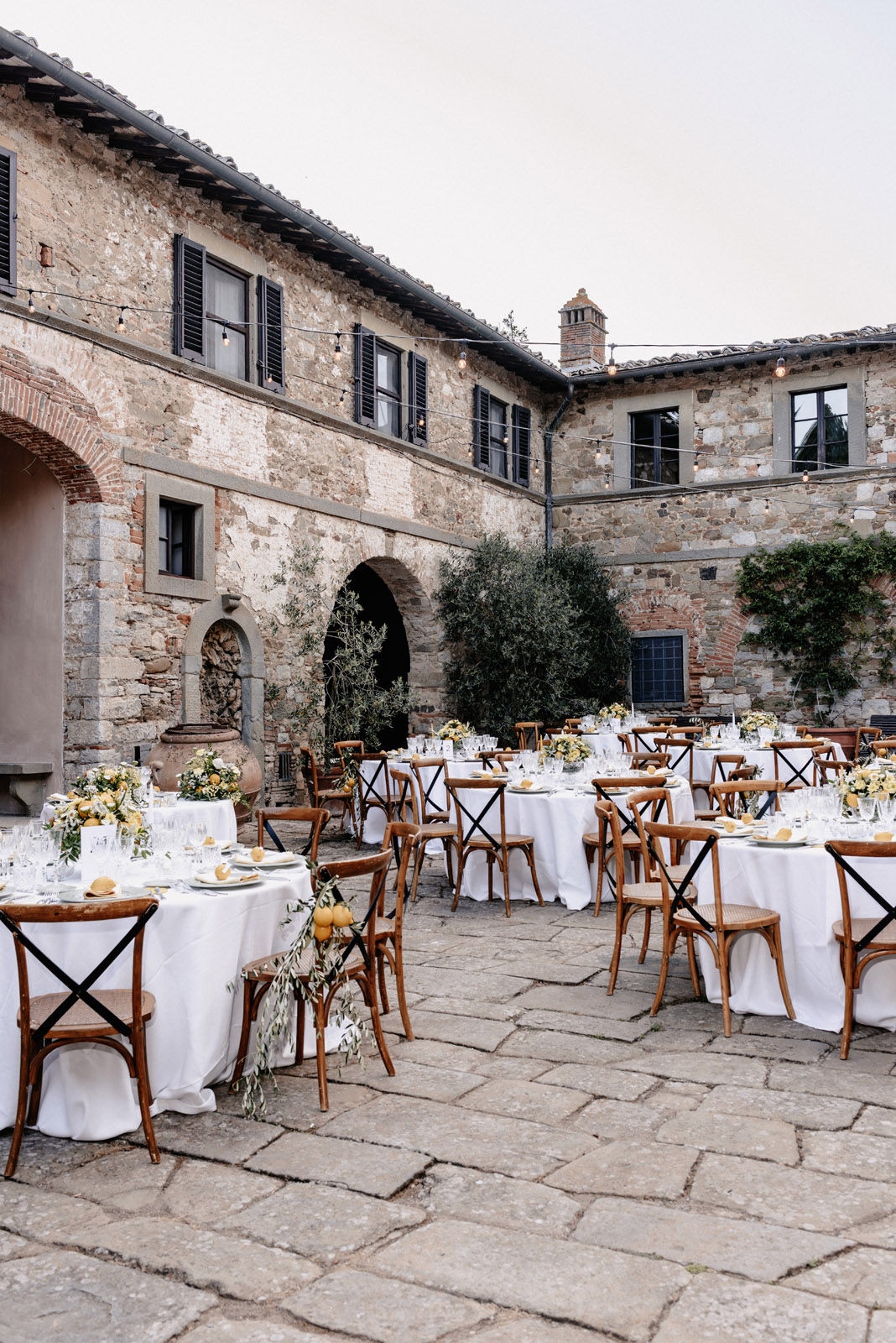Three-day destination wedding of Fanni and Valentin in Tuscany, Italy — photograph 65