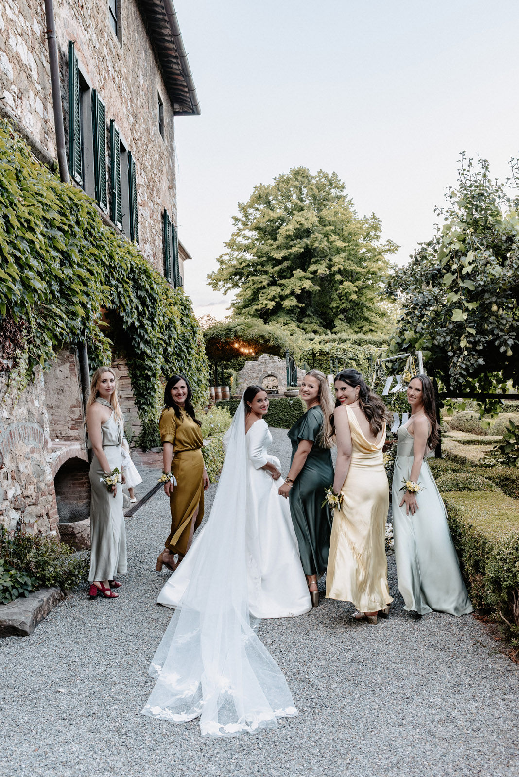 Three-day destination wedding of Fanni and Valentin in Tuscany, Italy — photograph 66