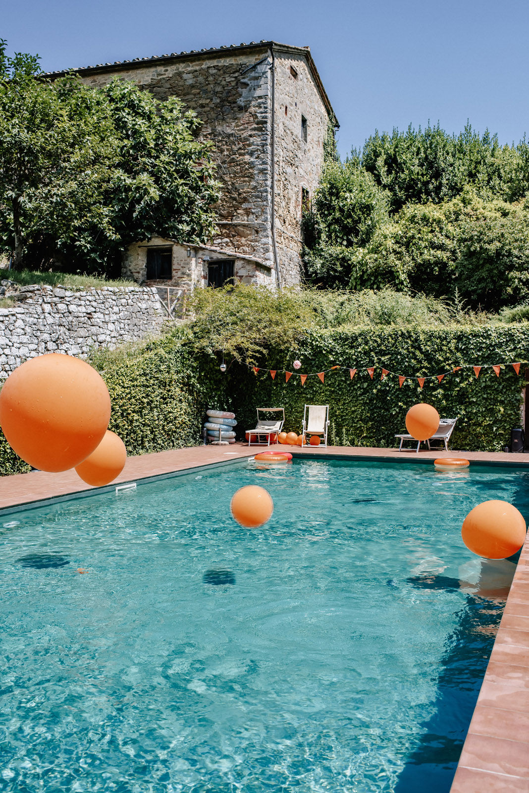 Three-day destination wedding of Fanni and Valentin in Tuscany, Italy — photograph 80