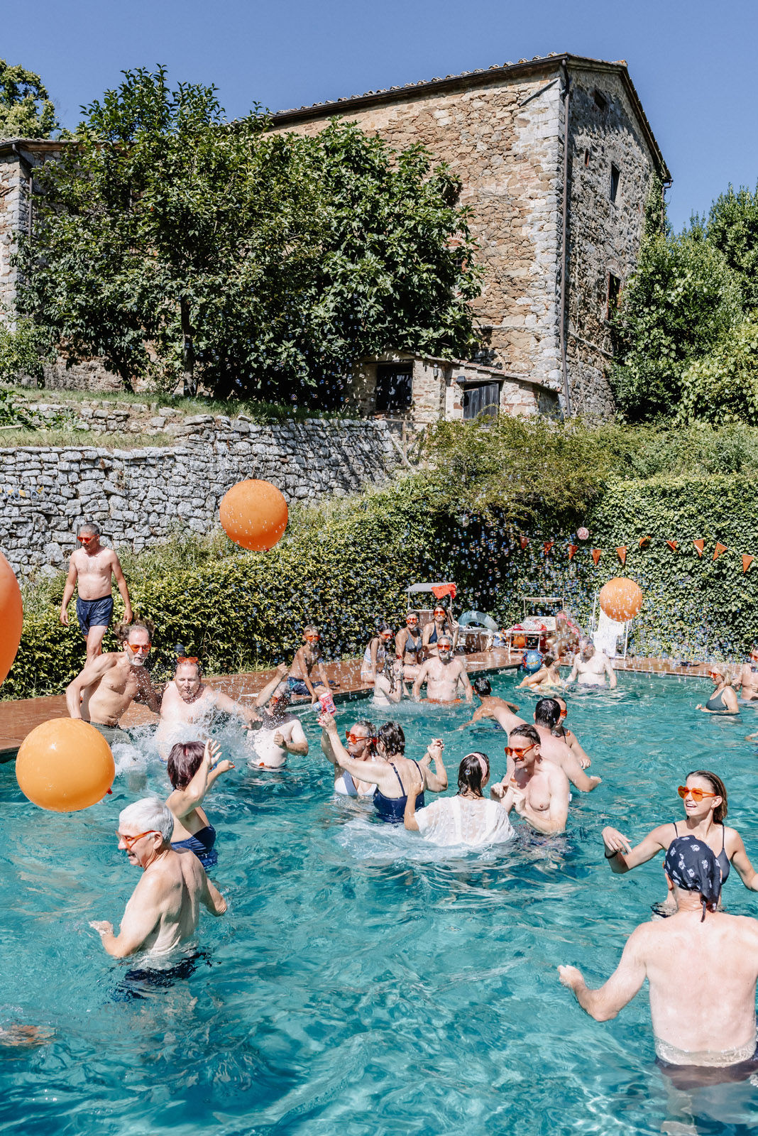 Three-day destination wedding of Fanni and Valentin in Tuscany, Italy — photograph 85